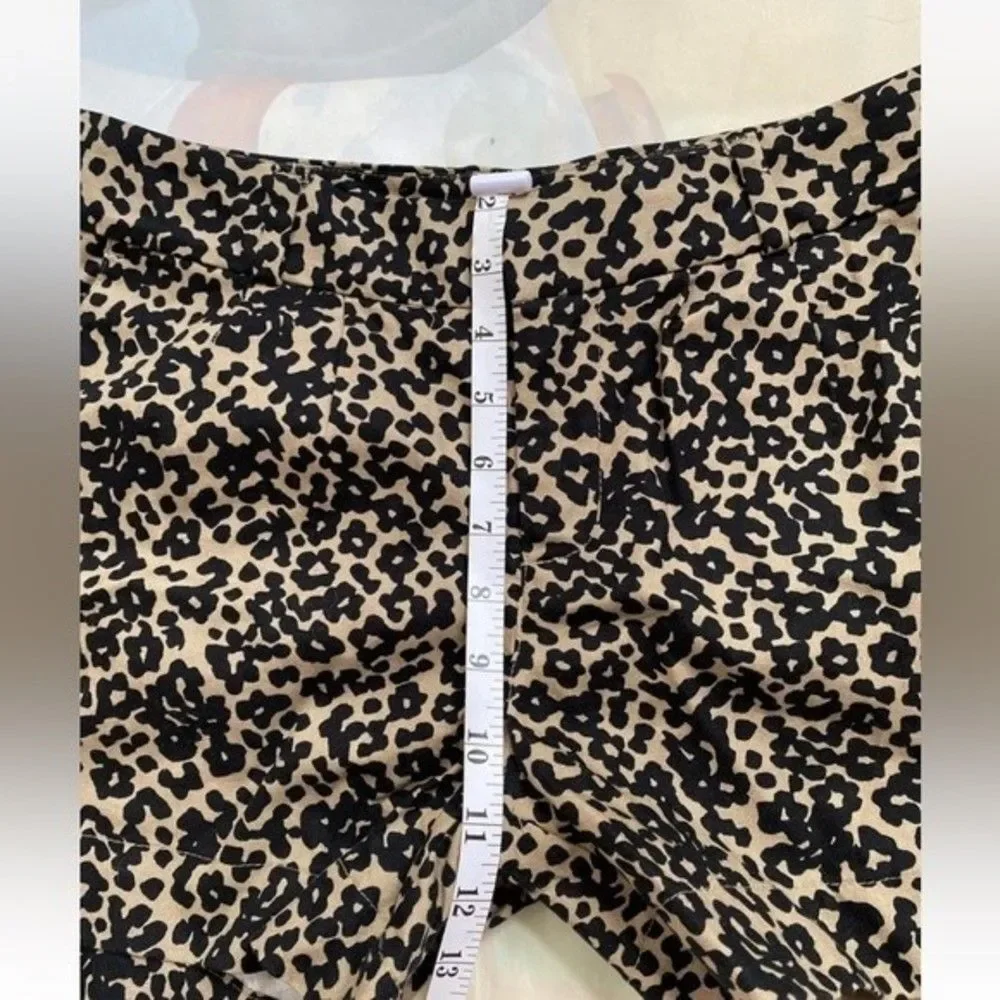 VTG Women’s Banana Republic Leopard Tan Stretch Black Print Ryan Fit Shorts